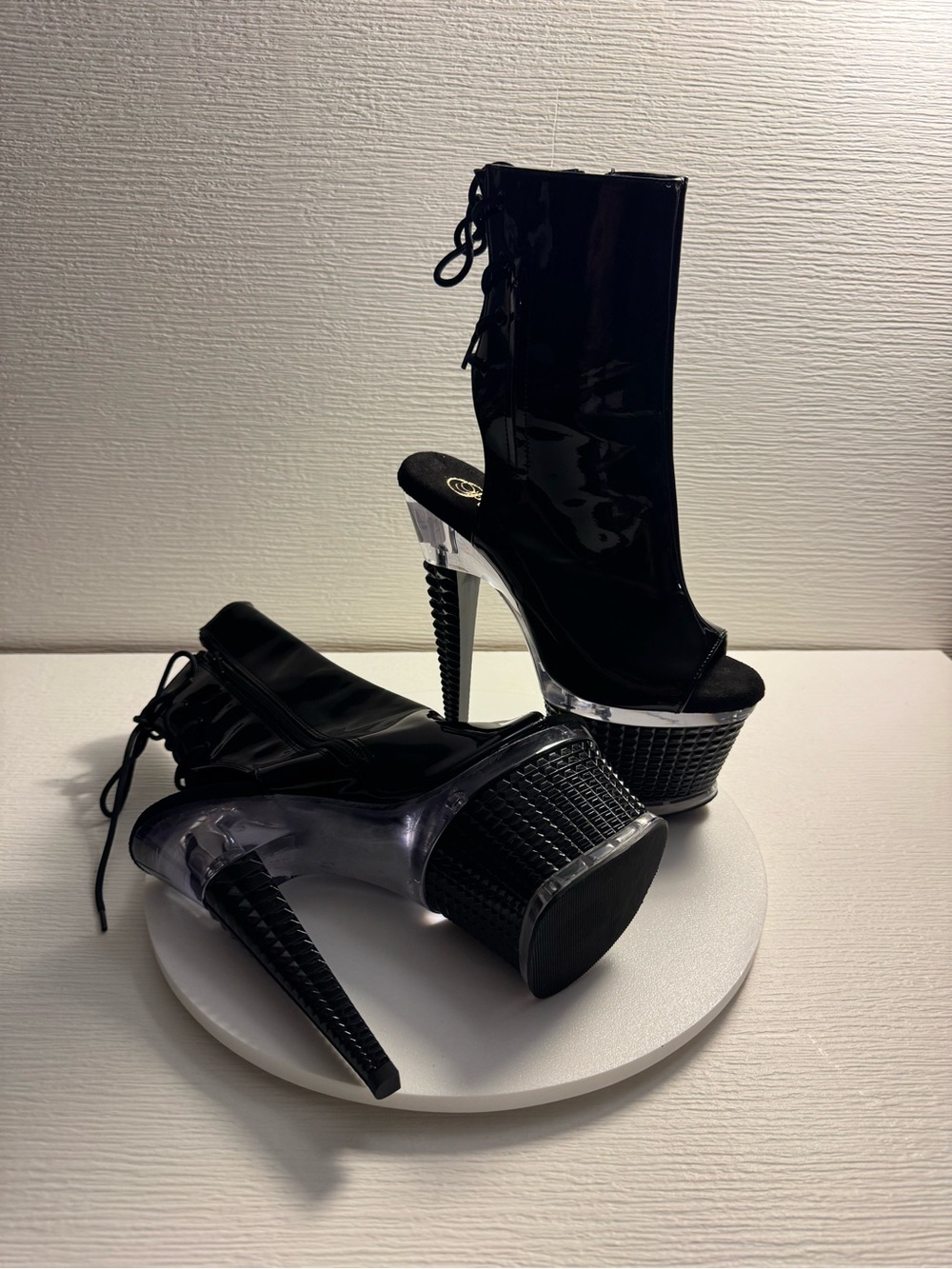 US 6 Black Patent Peep-Toe Platform Heeled Booties - Picture 5 of 7
